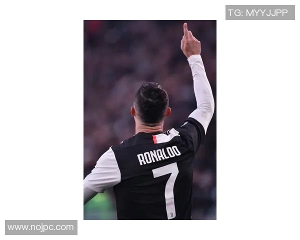 C罗最新社交媒体动态汇总热帖盘点全景展现球迷关注与互动焦点 C罗最新社交媒体动态汇总热帖盘点全景展现球迷关注与互动焦点