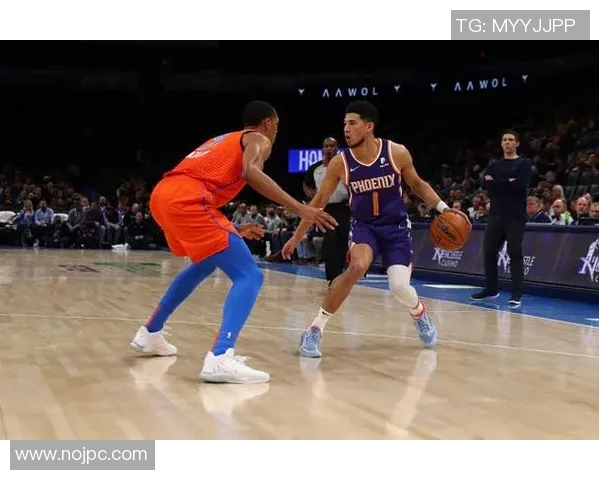 昔日恩怨重燃布克与老队友激烈对决引爆赛场争锋 昔日恩怨重燃布克与老队友激烈对决引爆赛场争锋