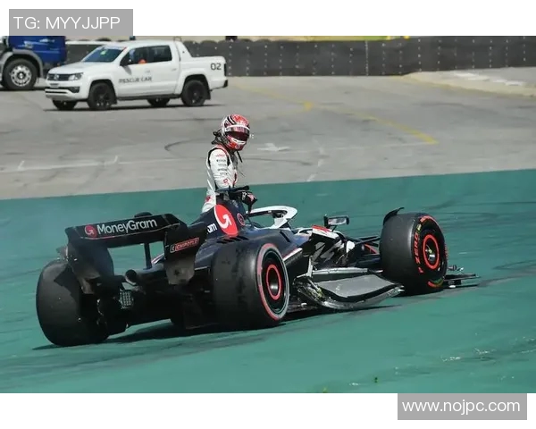 2023 F1赛季精彩碰撞回顾与安全措施改进探讨