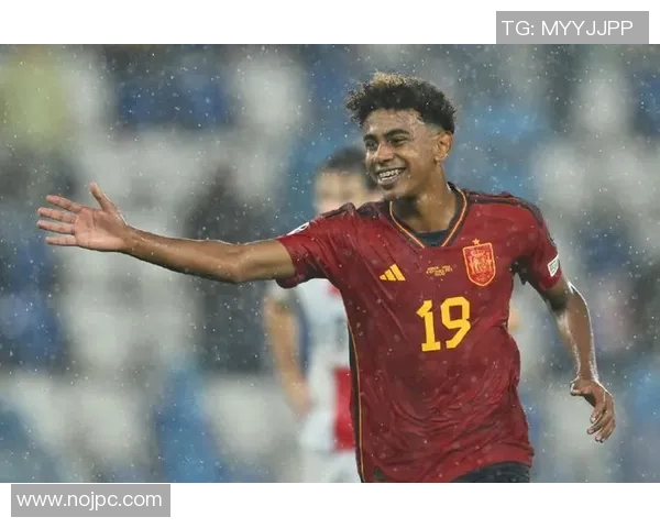 16岁小将闪耀赛场破纪录创造历史最年轻进球者载入足坛荣耀