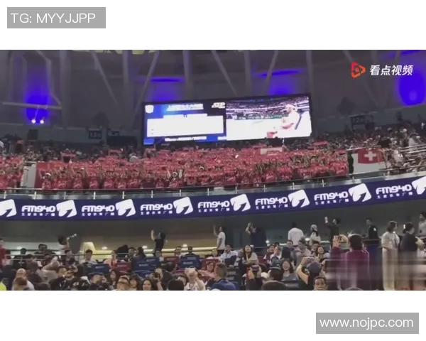 中国球迷组最大助威团全场齐声呐喊场面震撼点燃赛事激情